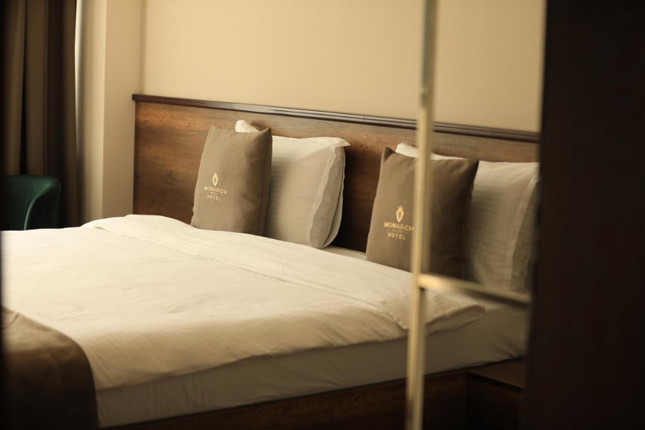 Monarch Hotel Призрен Екстериор снимка