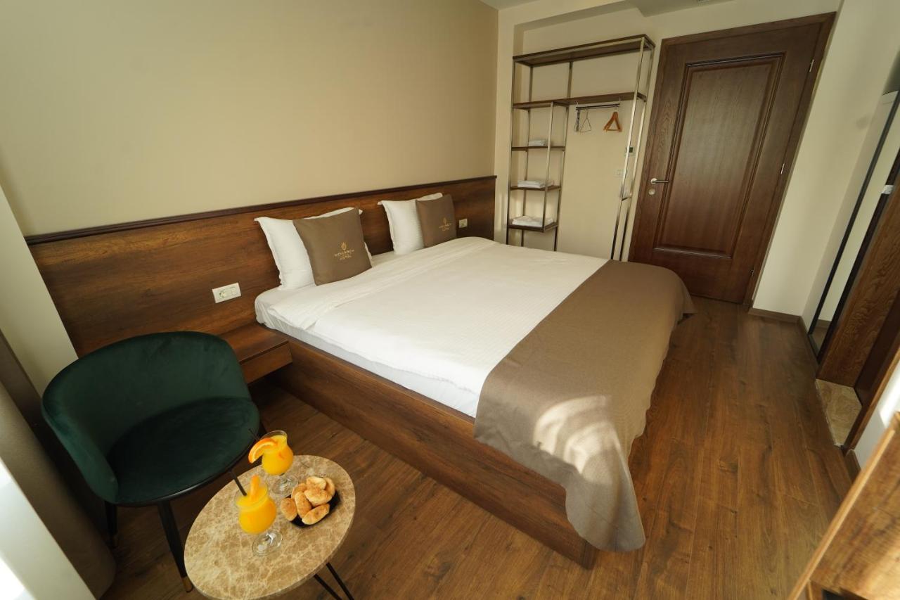 Monarch Hotel Призрен Екстериор снимка