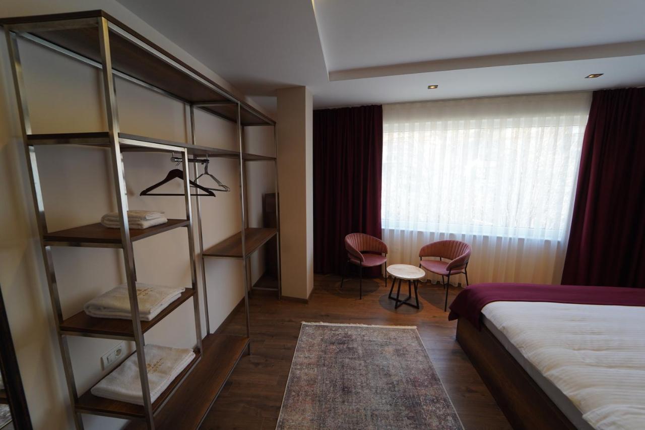 Monarch Hotel Призрен Екстериор снимка