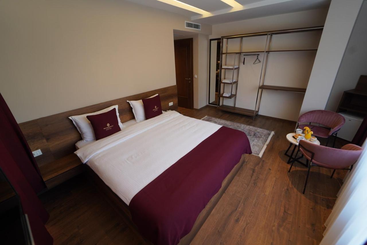Monarch Hotel Призрен Екстериор снимка