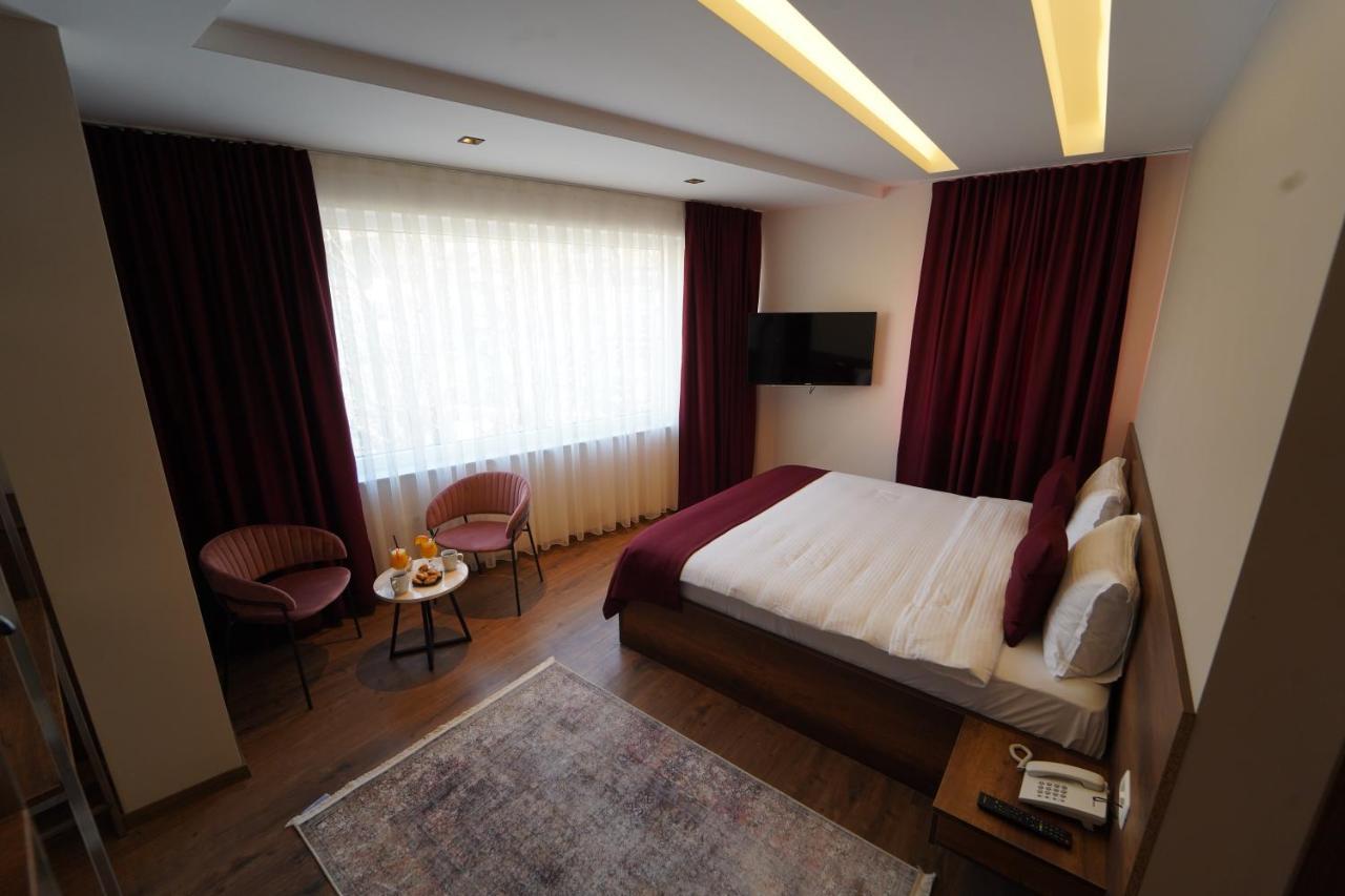 Monarch Hotel Призрен Екстериор снимка