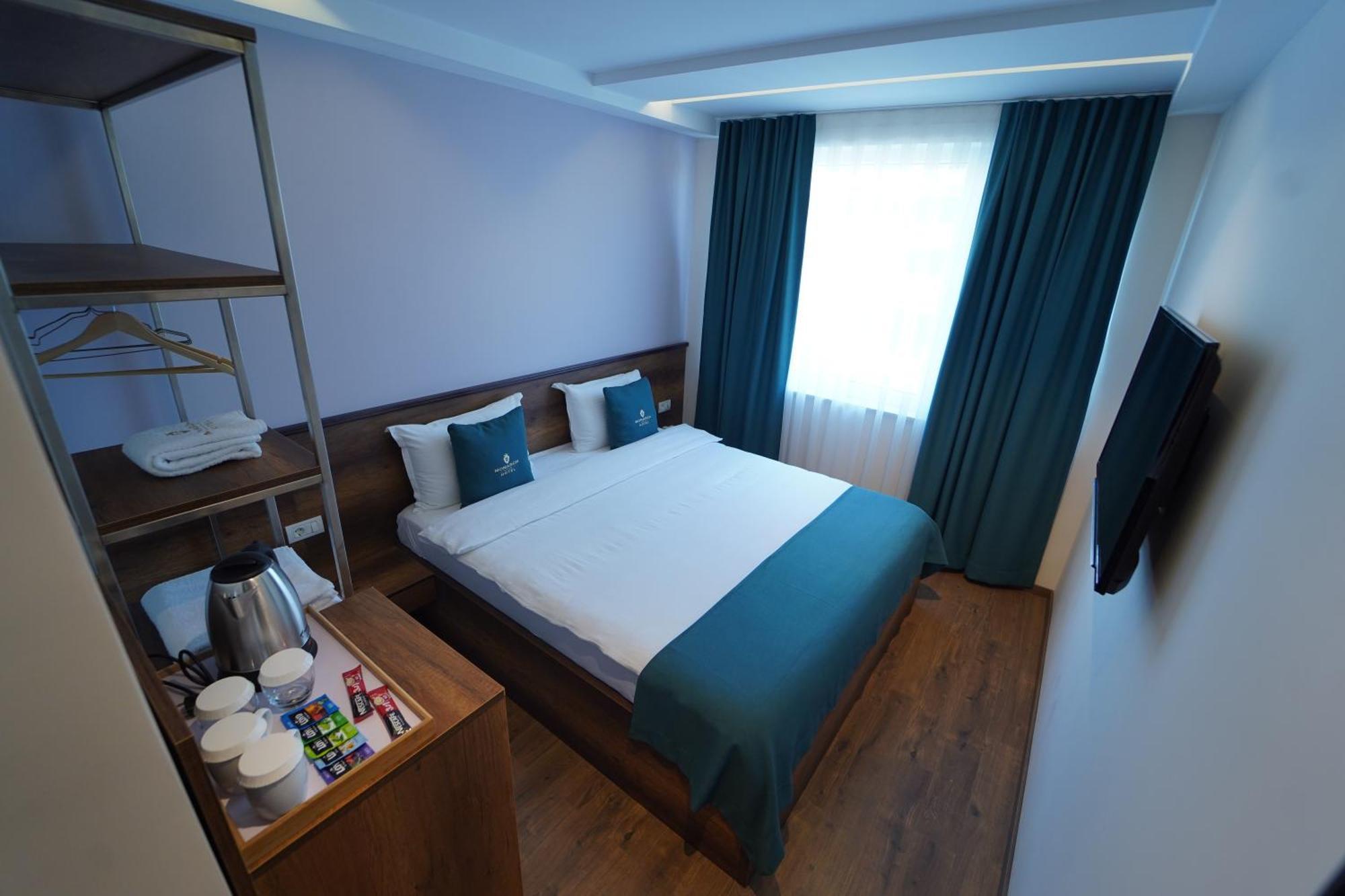Monarch Hotel Призрен Екстериор снимка