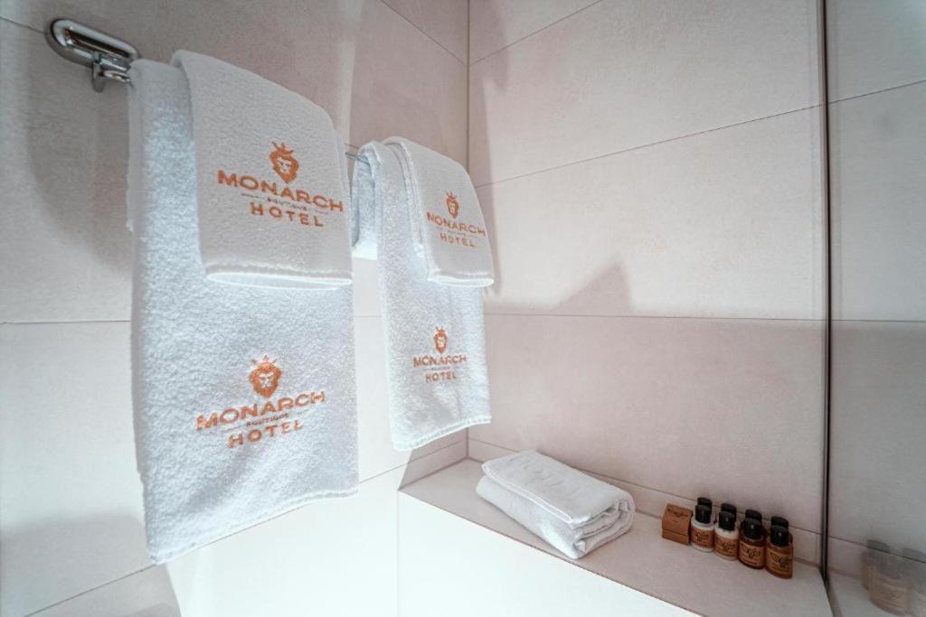 Monarch Hotel Призрен Екстериор снимка
